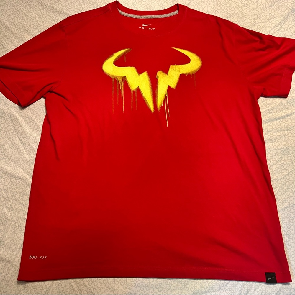 Nike Rafa Bull Logo Tee Shirt Men’s XL Dri-Fit Red/Yellow Tennis Rafael Nadal